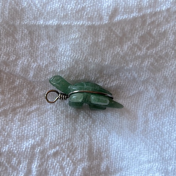 Jade and sterling silver turtle pendant - Picture 5 of 6